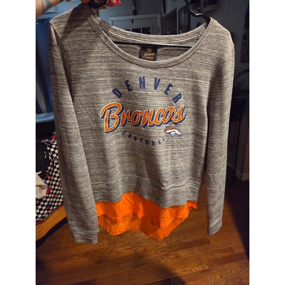 Official NFL Juniors Collection long sleeve shirt is a size XL (15/17). This gra